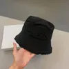 مصمم فاخر دلو القبعة الأوروبية والأميركية التطريز على غرار الرجال للنساء في الهواء الطلق قبعة شمسية