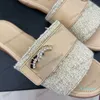 22SS Designer Femmes Talons Plats Pantoufles 01 Sandales Tweed Perle Chaîne En Métal Doré Diapositives Texture Matelassée 01 Flip Flop Slip-on Chaussures De Plage En Plein Air Casual Sh