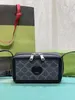 Män och kvinnor axelväska designer crossbody väskor lyxiga messenger väska box form mode kamera väska 671674 stil gletter tryckt retro handväska 2 färg