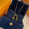 2023 Collana di lusso di moda Designer Bracciale di gioielli di marca a forma di cuore per collane e bracciali di marche femminili Regalo di compleanno di San Valentino