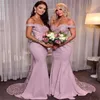 Elegante zeemeermin bruidsmeisje jurk 2023 roze schouders satijn kanten bruidsmeisjes jurken lange bruiloft gastenfeest jurk vrouwen plus maat formele prom slijtage avond