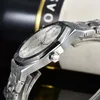 2023 Orologio da uomo di lusso per il corpo Business Fashion Leisure Orologi con cinturino in acciaio luminoso multifunzione a tre pin multifunzione