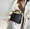 Berömda varumärkesväskor handväskor lyxiga crossbody för kvinnamodedesign purses Totes Soft Pu Leather Axel väska