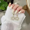 Dos Boucles D'oreilles Coréenne Résine Fraîche Petite Fleur De Coquille Blanche Clip Sur Pas De Piercing Pour Femme Clips D'oreille Creux Polyvalents