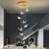 Lampes suspendues Lustre d'escalier Villa Salon Creative Butterfly Art Loft Suspendu Nordic Stairwell Rotation LED Lumières à intensité variable