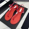 Womens Lambskin Flip Flops Sandals Thong Low Flat Heels Slippers Adjustable Ankle Buckle Slide Designer Outdoor Beach Shoe Luxurys8826757