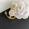 2023 C Gold Plated Lotus Love with Rhinestone Embellment Fashion Noble Broche Brosch Designer Jewelry High Quality 101
