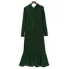 カジュアルドレス2023春秋の女性フーディーズスウェットシャツドレス厚い暖かい冬のベルベットプラスサイズ4xl 5xl 6xlフィッシュテイルベスト