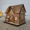 Hölzerne leuchtende Blockhütten-Dekoration, kleines Haus, Zuhause, Urlaub, Basteln, Dekoration