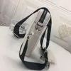 Bolsas de Messenger de trío 2pc bolsos de bolso de cuerpo cruzado para hombres en relieve de cuero en relieve de hombro de lujo diseñador de bolso de bolso de bolso de negocios con mini bolso