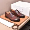 2023 Men Sapatos formais de vestido cavalheiros Novo estilo Party Party Sapatos de couro genuíno Moda de moda Oxfords Designer de pães casuais tamanho 38-45