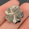 Charms Carving 20mm Flower Charm Conchiglia naturale Polvere bianca Perline gialle e nere fai-da-te per la creazione di gioielli Bracciale collana