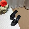 Pantofole Sandali firmati Scarpe Pantofole da donna Infradito Marchio estivo Classico in pelle Moda Spiaggia Tacco piatto con sacchetto per la polvere Taglia2