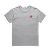 COM T-shirts homme gris marque coeurs rouges DES GARCONS CDG VACANCES Slim manches courtes PLAY T-shirt gris taille femme TEE