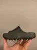 Barn Skor Barn Hem Tofflor Pojkar Skum Slides Löpare Tofflor Barn Flickor Sneakers Tonåringar Förskoletränare Småbarn Ungdom EVA Halkfria sandaler Onyx Resin Bone