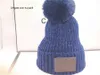 Women Caps Winter Hüte Motorhaube verdicken Mützen mit echten Waschbärenfell Pompons Warml Caps Pompon Beanie Krawatte Ball Hüte
