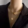 Cadenas Collar de mujer Colgante de acero de titanio con cadena de letras Oro Delicado escote Persona