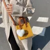 Borse cosmetiche Borsa a tracolla calda invernale Lana di agnello Morbido autunno Ins Square Cross-body Portable Casual Beige Khaki Ragazze Stile preppy