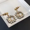 2023 boucles d'oreilles pendantes longues en perles de style classique. Boucles d'oreilles de créateurs de luxe de marque de mode pour femmes. Bijoux de créateur de haute qualité pour fête de mariage avec boîte avec timbres