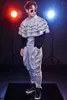 ステージウェアブラックスパンコール銀色の男性スーツ潮マクロークハーレンパンツ3ピースセット（マントTシャツ）ヒップホップジャズショーコスチューム