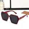 2023 lettere laterali designer polarizzato Sunglass Glassa Womens Glasshi da sole di lusso che viaggiano da sole da sole da sole da sole adumbrale