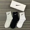 2023 Moda Solid Sports Men's Socks Classic Hook Gancho preto e branco Cinzento Sweat absorvendo a meia de barco respirável de luxo Sportsocks N1