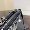 Дизайнер роскошных кошельков Mens Mini Triangle Bag Sag Женская кожаная сумка для мессенджера замыкание на молнии.