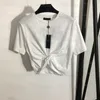 Camisas femininas de luxo com pregas curtas e camisetas de manga curta para o verão