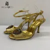 Sandalen rond teen stiletto hiel met gouden kristal metalen hartvormige boog buckle catwalk mode sexy