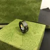 2023 Nouveaux bijoux de mode de luxe de haute qualité pour bague familiale double pierre en céramique blanche en acier noir pour hommes et femmes pour offrir des cadeaux à leurs copines