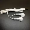 Billigaste universella mobiltelefonörlurar Inga mikrofon 3,5 mm vit hörlurs engångs hörlurar för MP3 MP4