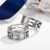 Fabrikgroßhandel 2023 Neuer luxuriöser, hochwertiger Modeschmuck für Sterlingsilber mit quadratischem Muster und breiter Version, ausgehöhlter Ring