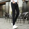 Mäns jeans grossist 2023 mode vår sommar casual svart vit gata slitage twill byxor män pontallon homme mager blyertsbyxor