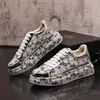 Mode Weiß Strass Designer Schuhe Herren Turnschuhe Low Top Lace Up Runde Kappe Flache Ferse Männer Casual Schuhe Zapatillas hombre D2A33