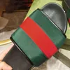 Diseñador de lujo Zapatillas de estilo europeo Hombre Mujer Tamaño 35-44 Mezcla en el rojo y verde Sandalias de dama Burbuja Zapatos casuales Diapositivas planas Zapatillas de suela negra