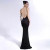 Lässige Kleider 2023 Damen Frühlings- und Sommerkleid Mode Temperament Perspektive Open Back Mittellang Sexy Slim Straps Abend