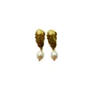 スタッドイヤリングシンプルなレトロゴールドハンマー表面不規則なテクスチャー淡水真珠の耳スタッド