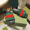 Diseñador de lujo Zapatillas de estilo europeo Hombre Mujer Tamaño 35-44 Mezcla en el rojo y verde Sandalias de dama Burbuja Zapatos casuales Diapositivas planas Zapatillas de suela negra