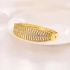 Bangle 2023 Trend Fashion Korea Simple Micro Inlaid Diamond Word Lady Armband för kvinnor Temperament utsökta lyxsmycken