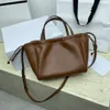 Celinn Cabas Triomphe Tote Çanta Kadın Moda Tasarımcısı Alışveriş Crossbody Çanta 10a Pürüzsüz Cowhide Omuz Çantası Büyük Kapasite Çekme Altlık Koltuk Çantası Çanta