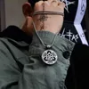 Pendentif Colliers Europe Et Amérique Rétro Mode Homme Cool Punk Irlande Coeur à Coeur Plaque Ronde Tag Collier Chandail Ornement