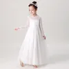 Flickaklänningar Janevini White Long Sleeve Flower Girls Dress For Kids Weddings Lace Pärled Neck Prom golvlängd Första nattvarden