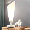 Bordslampor Modern Lily Shape Lamp för sovrummet vardagsrumsstudie Kök Led Personlig sängbord Ljus natt E27 5W glödlampa