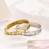 Top bijoux de créateurs Acier au titane petit ancien motif évidé un anneau perceuse boucle bracelet simple lumière Style Bracelet