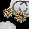 2023 Nieuwe luxe hoogwaardige mode -sieraden voor dubbele parelmetaal bloembloemoor clip koperen oorbellen