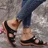 Sandaler Kvinnor Casual Sandaler Bekväma mjuka tofflor Broder Flower Colorful Ethnic Flat Platform Open Toe Outdoor Beach Shoes 230306