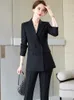 女性のスーツブレザーレディースビジネス2ピースブレザーセット女性長袖ジャケットズボン女性パンツスーツブルーパープルブラックオフィスワークウェア5xl 230306