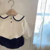 衣類セットネイビースタイルの幼児の女の子の服セット