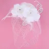 Chapeaux à bord avare voile de cage à oiseaux voile de mariage voile de cage à oiseaux filet visage plume courte fleur blanc fascinateur chapeaux de mariée avec voile 230306