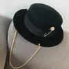 Stingy Brim Hats Fedora Hat Retro Wool Felt Hat Women European Punk Chain Novelty Flat Top Hats Men Cap Street Fashion Wild Trend 230306